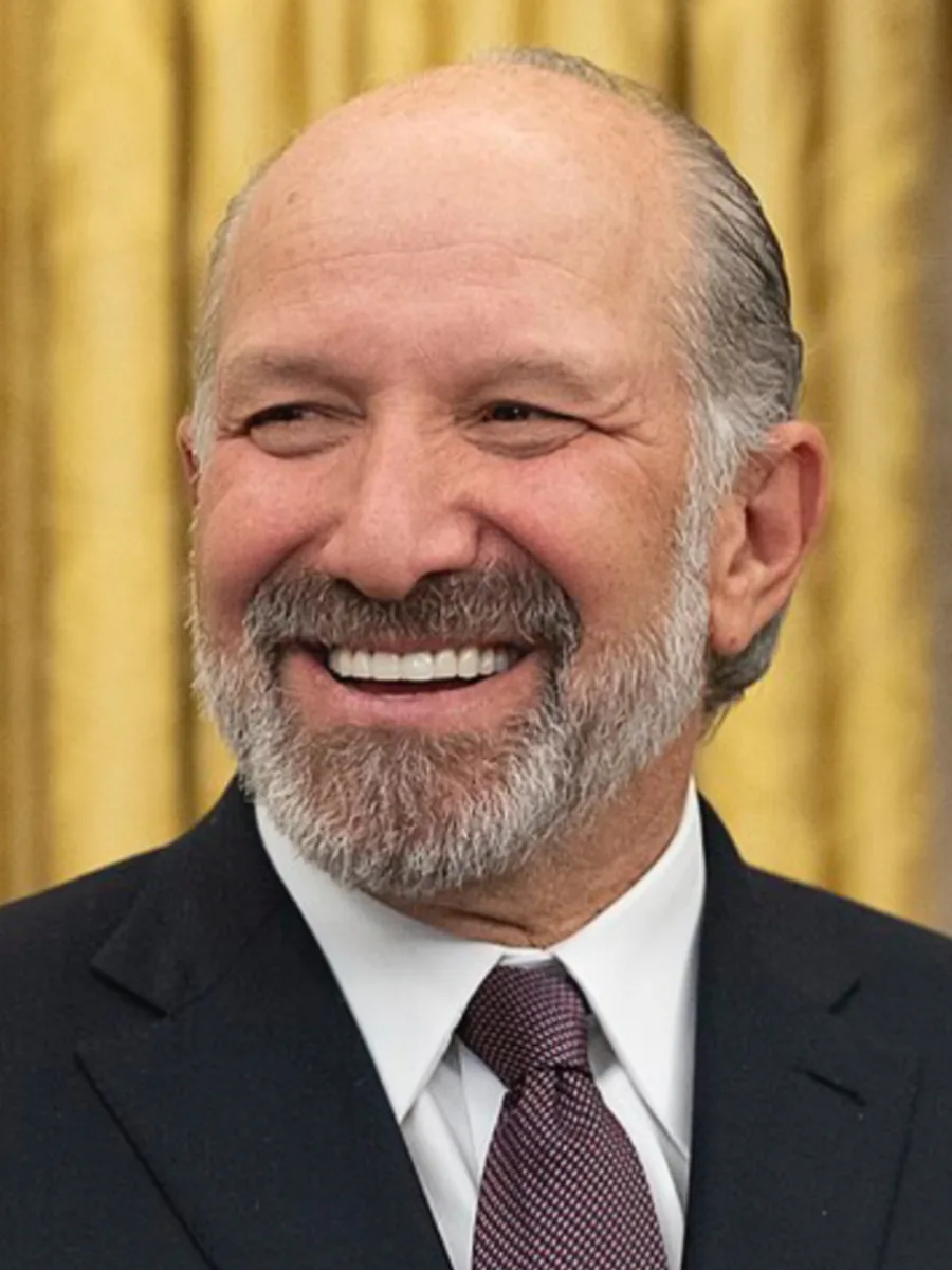 Official portrait of Secretary of Commerce Howard Lutnick