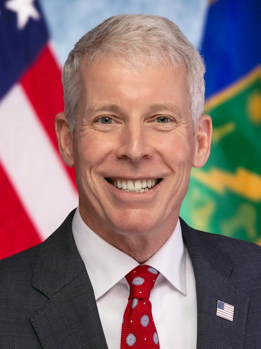 Official portrait of Secretary of Energy Chris Wright