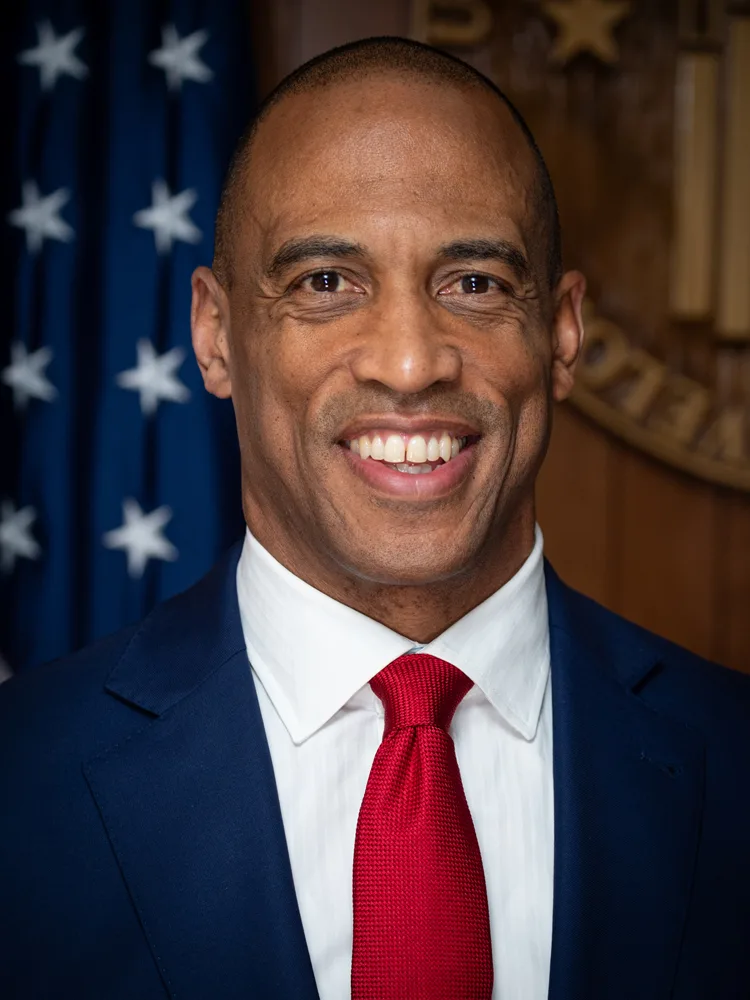 Official portrait of Secretary of Housing and Urban Development Scott Turner