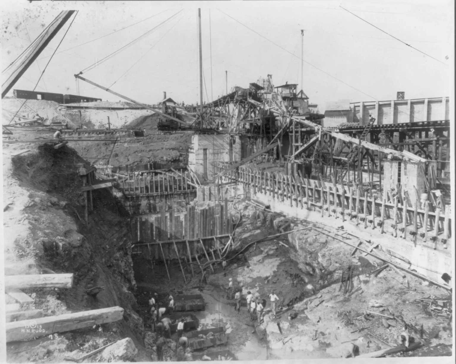 Construyendo el Canal: Stevens, Goethals, y el Corte Gaillard