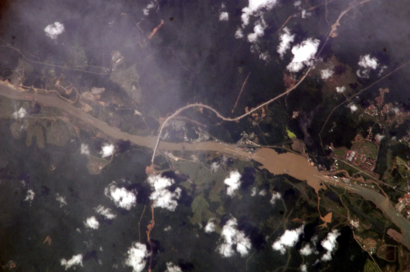 Vista aérea de la costa de Panamá cerca de Colón, fotografiada desde la Estación Espacial Internacional