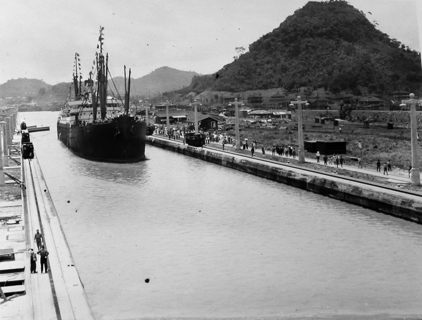 Día de Apertura: El SS Ancon Hace Historia