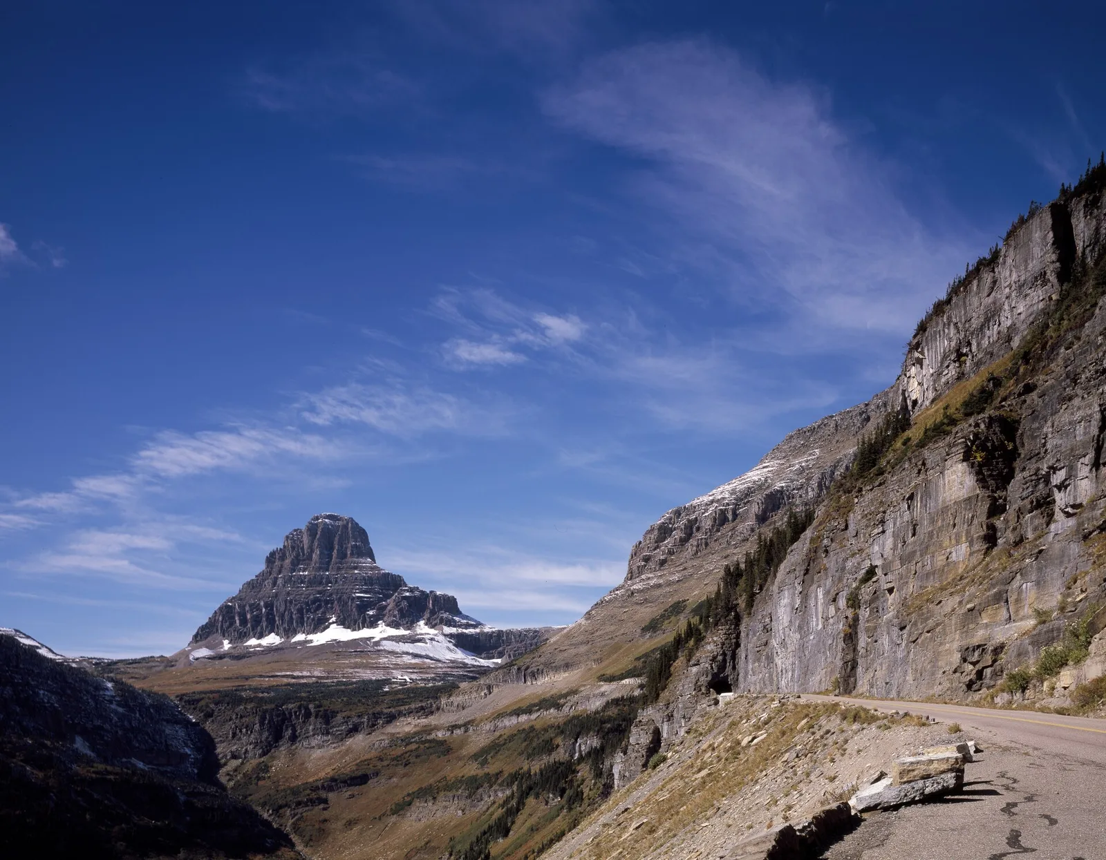 Jagged Rocky Mountain peaks and glacial lakes at Glacier National Park, Montana