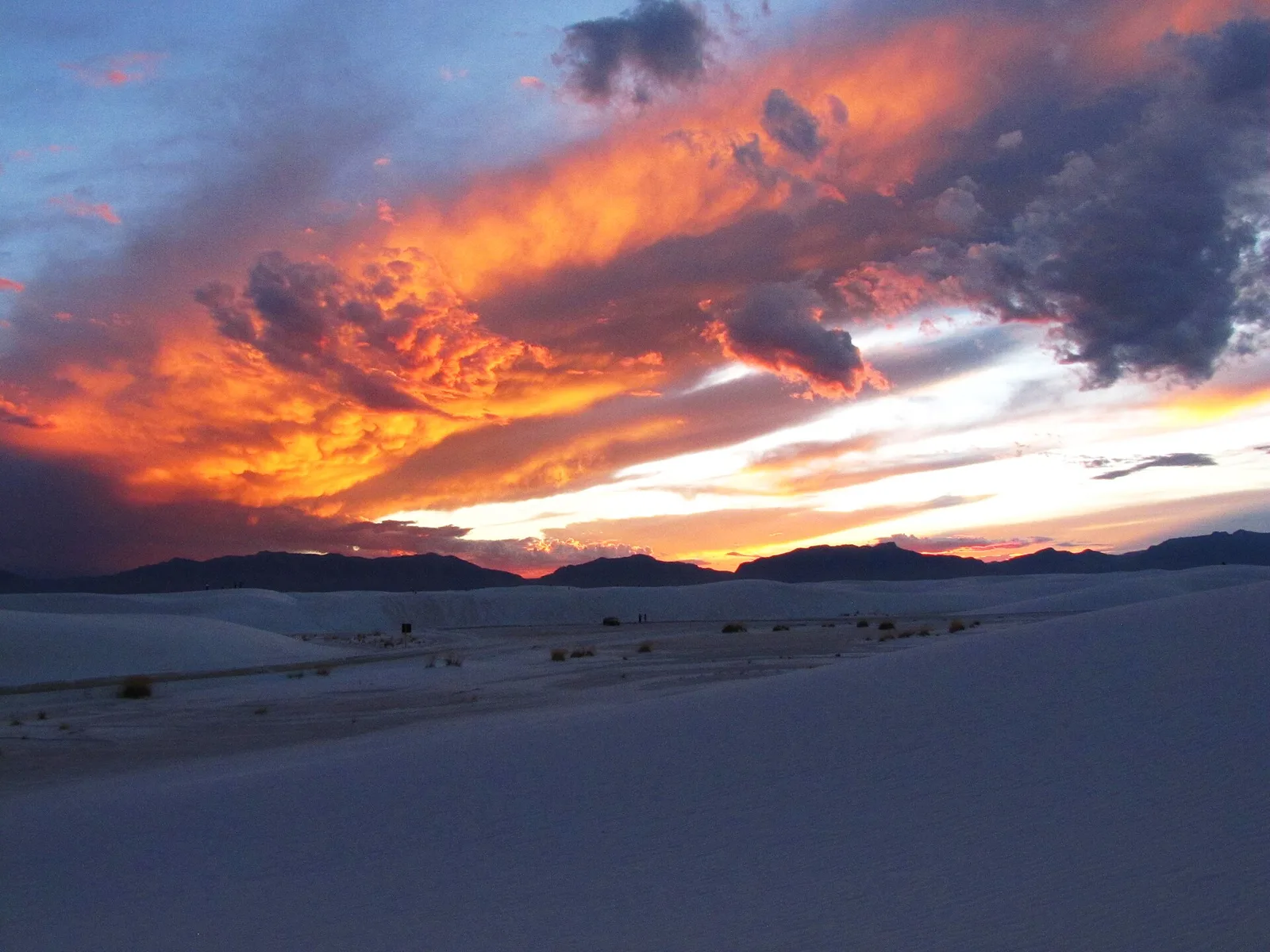 Sunset light on the white gypsum dunes at White Sands National Park, New Mexico