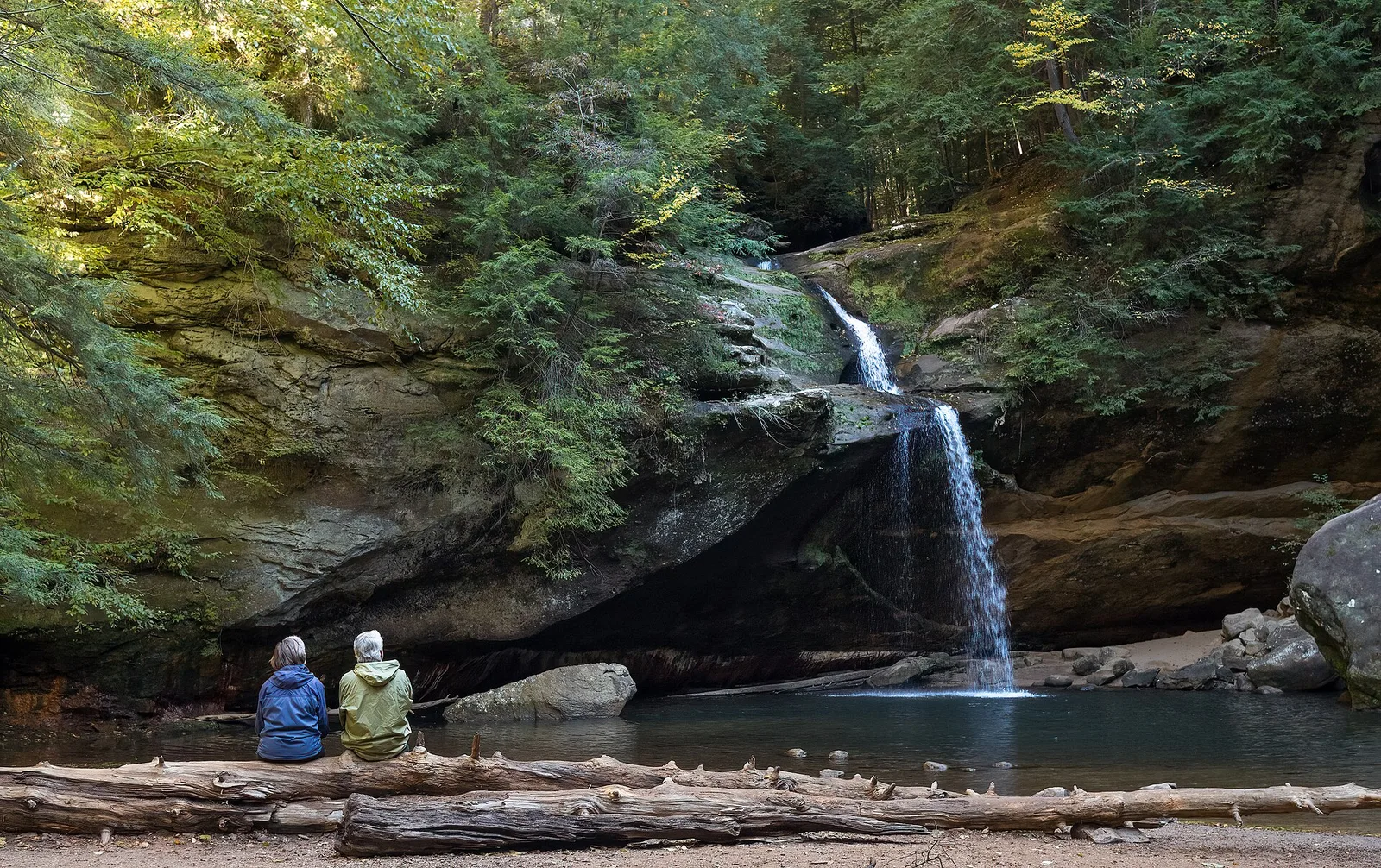 Old Man's Cave recess cave with waterfall in Hocking Hills State Park, Ohio
