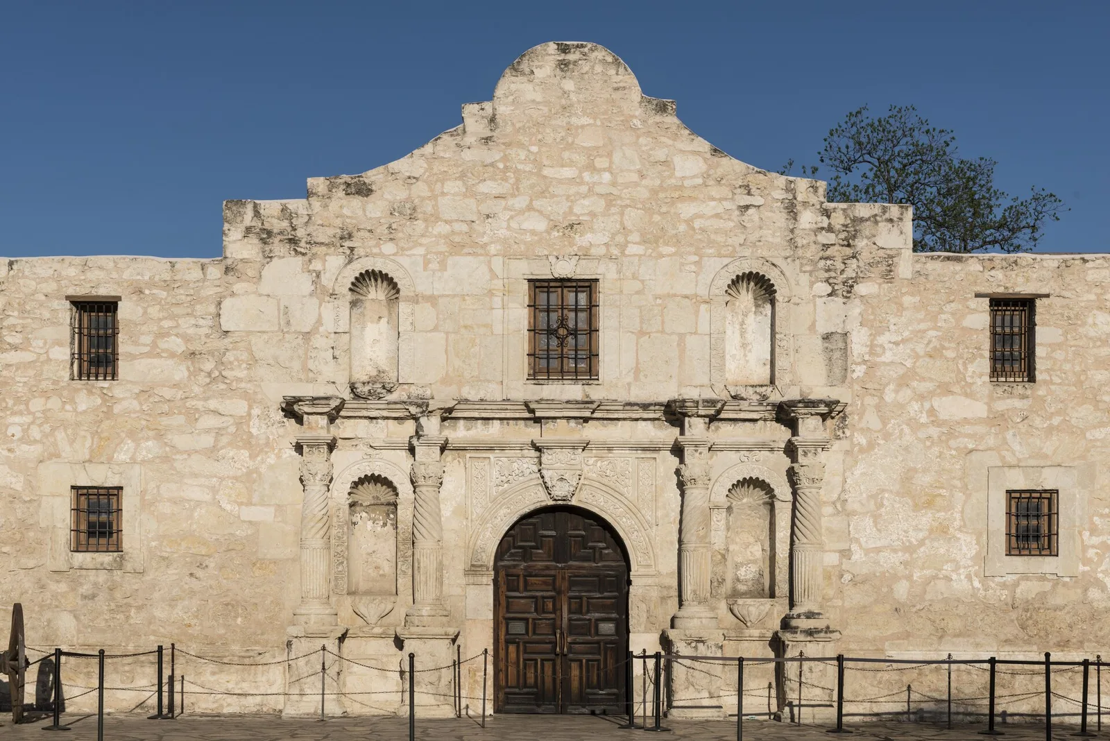 The Alamo mission in San Antonio, Texas, where approximately 189 defenders held their ground for 13 days against General Santa Anna's army during the 1836 Texas Revolution